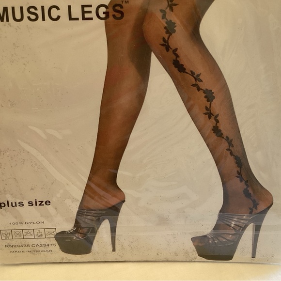 Plus Size Thigh High Flower Stockings - Picture 4 of 4